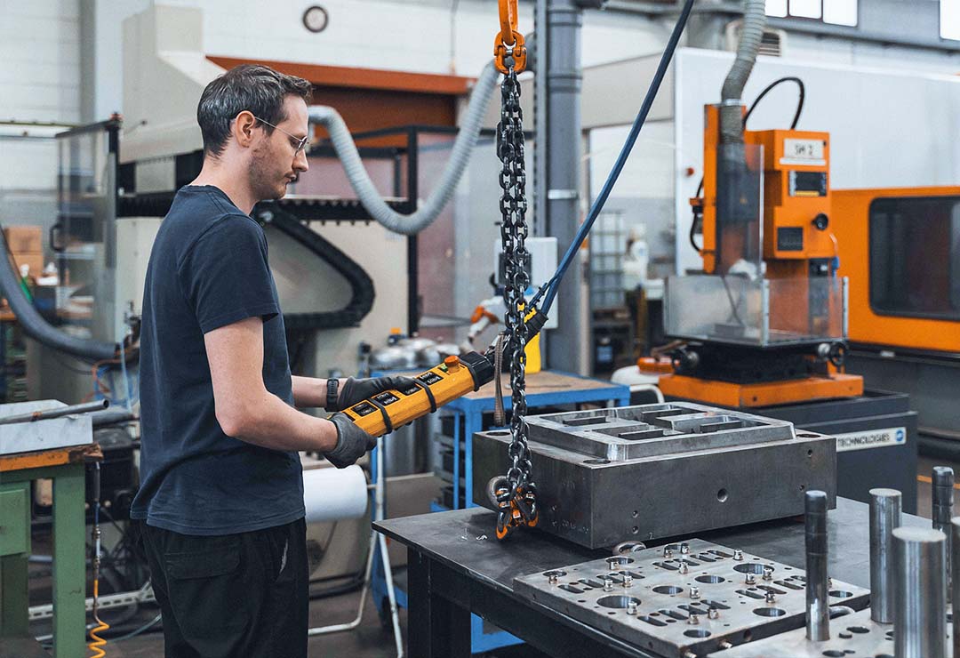 AKRON-stampaggio-a-iniezione-7